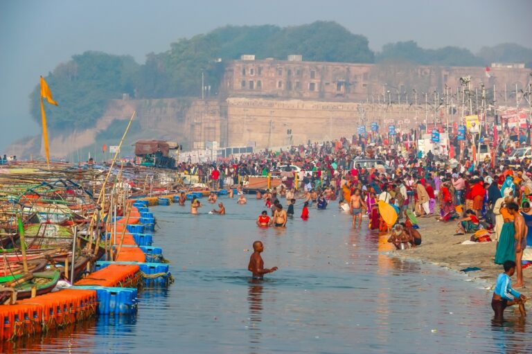 Allahabad,,India,-,March,5th,,2019.,Devotees,Visiting,Kumbh,Mela